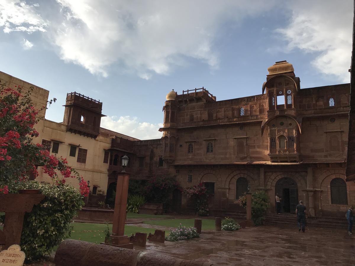 เดอะ ฟอร์ต โพการัน - อะ เฮอริเทจ โฮเทล Hotel Pokhran ภายนอก รูปภาพ