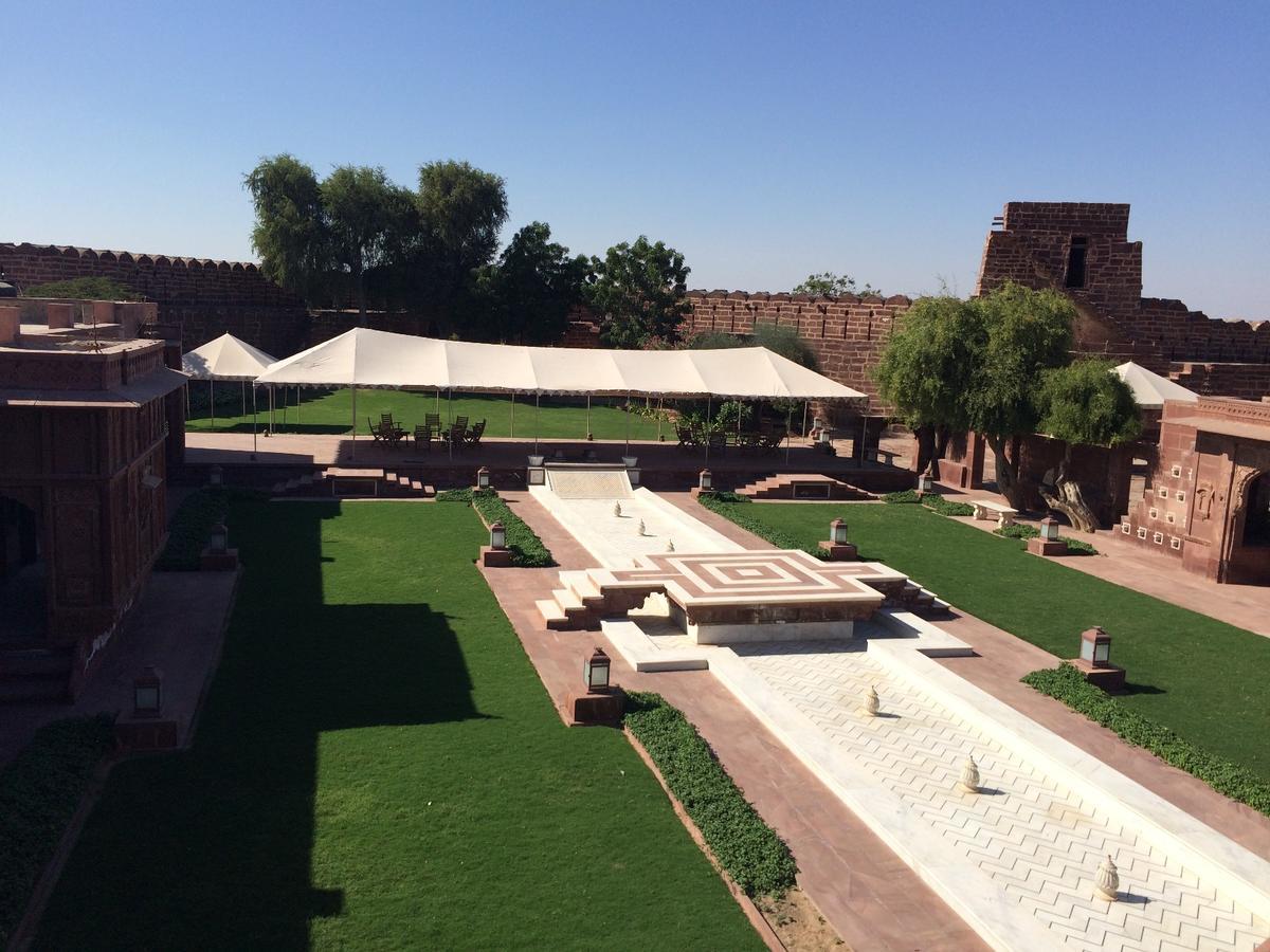 เดอะ ฟอร์ต โพการัน - อะ เฮอริเทจ โฮเทล Hotel Pokhran ภายนอก รูปภาพ